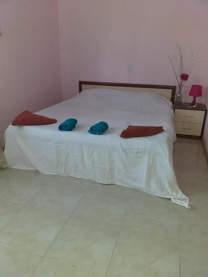 غوداوتا Solnechny Bereg Guest House المظهر الخارجي الصورة