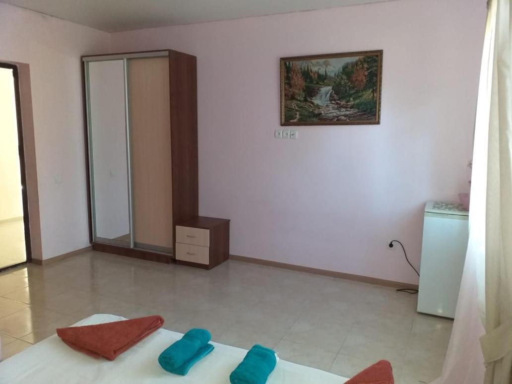 غوداوتا Solnechny Bereg Guest House المظهر الخارجي الصورة