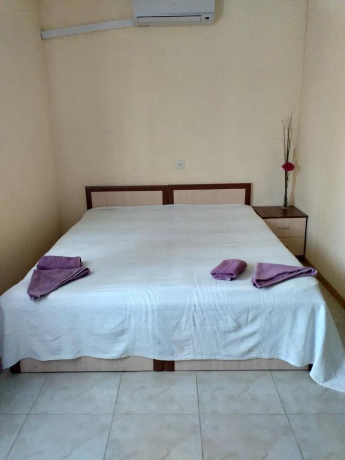 غوداوتا Solnechny Bereg Guest House المظهر الخارجي الصورة