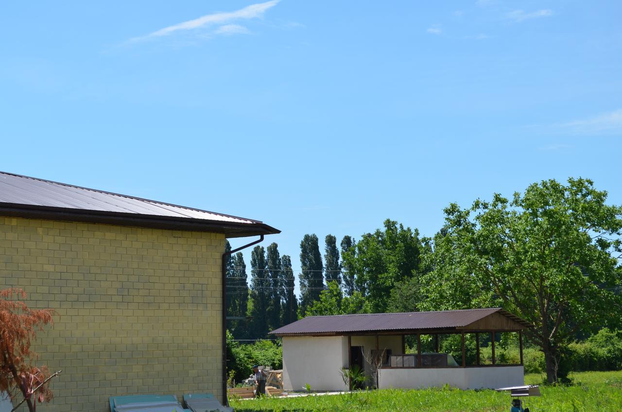غوداوتا Solnechny Bereg Guest House المظهر الخارجي الصورة
