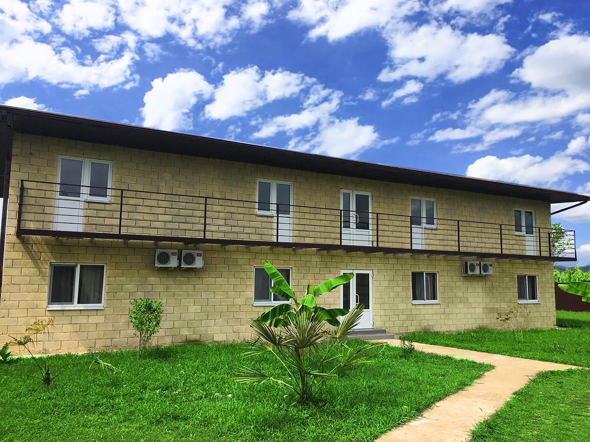 غوداوتا Solnechny Bereg Guest House المظهر الخارجي الصورة
