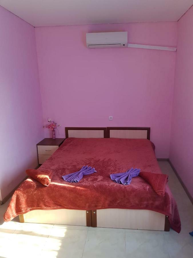 غوداوتا Solnechny Bereg Guest House المظهر الخارجي الصورة