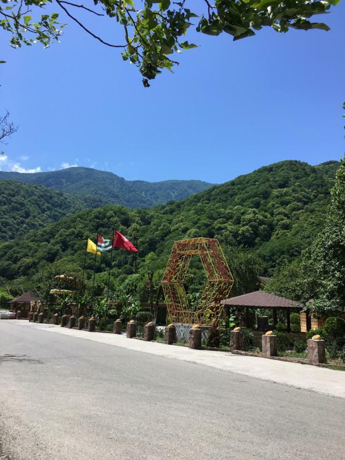 غوداوتا Solnechny Bereg Guest House المظهر الخارجي الصورة