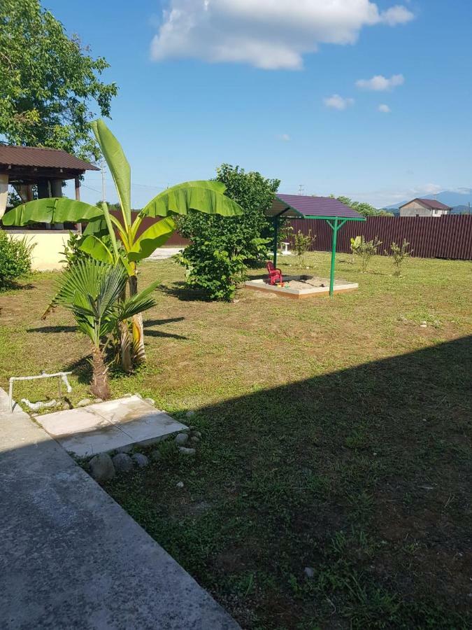 غوداوتا Solnechny Bereg Guest House المظهر الخارجي الصورة