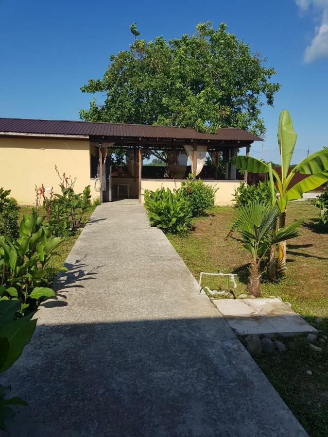 غوداوتا Solnechny Bereg Guest House المظهر الخارجي الصورة
