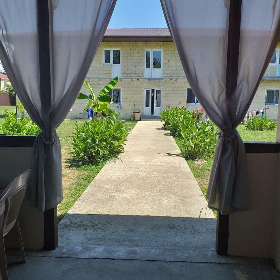 غوداوتا Solnechny Bereg Guest House المظهر الخارجي الصورة